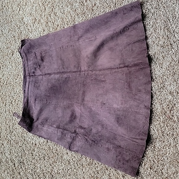 Daisy Fuentes Moda Suede Leather Skirt - Picture 5 of 9